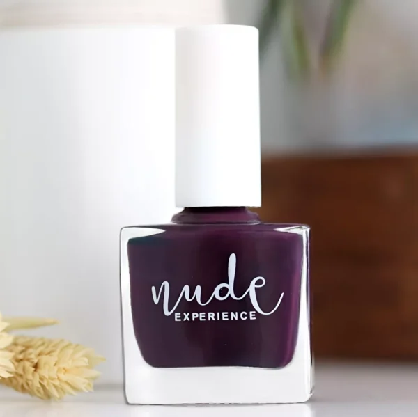 Vernis à ongles prune